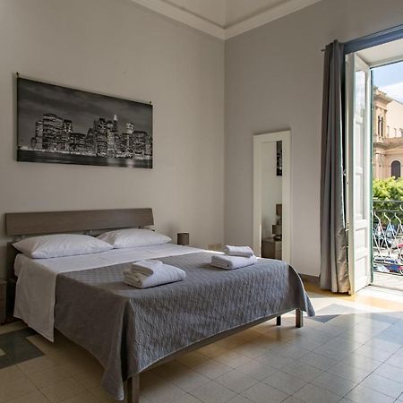 Giachi Friendly Rooms Alla Stazione Palermo Bagian luar foto