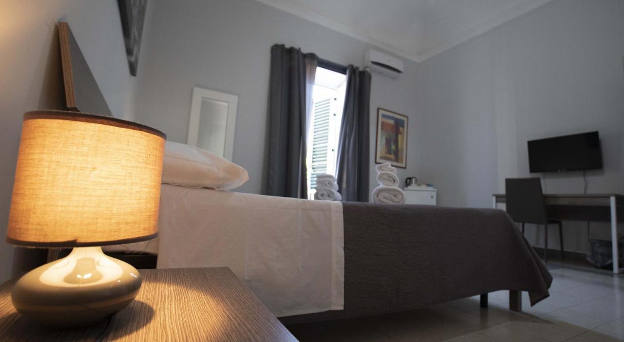 Giachi Friendly Rooms Alla Stazione Palermo Bagian luar foto