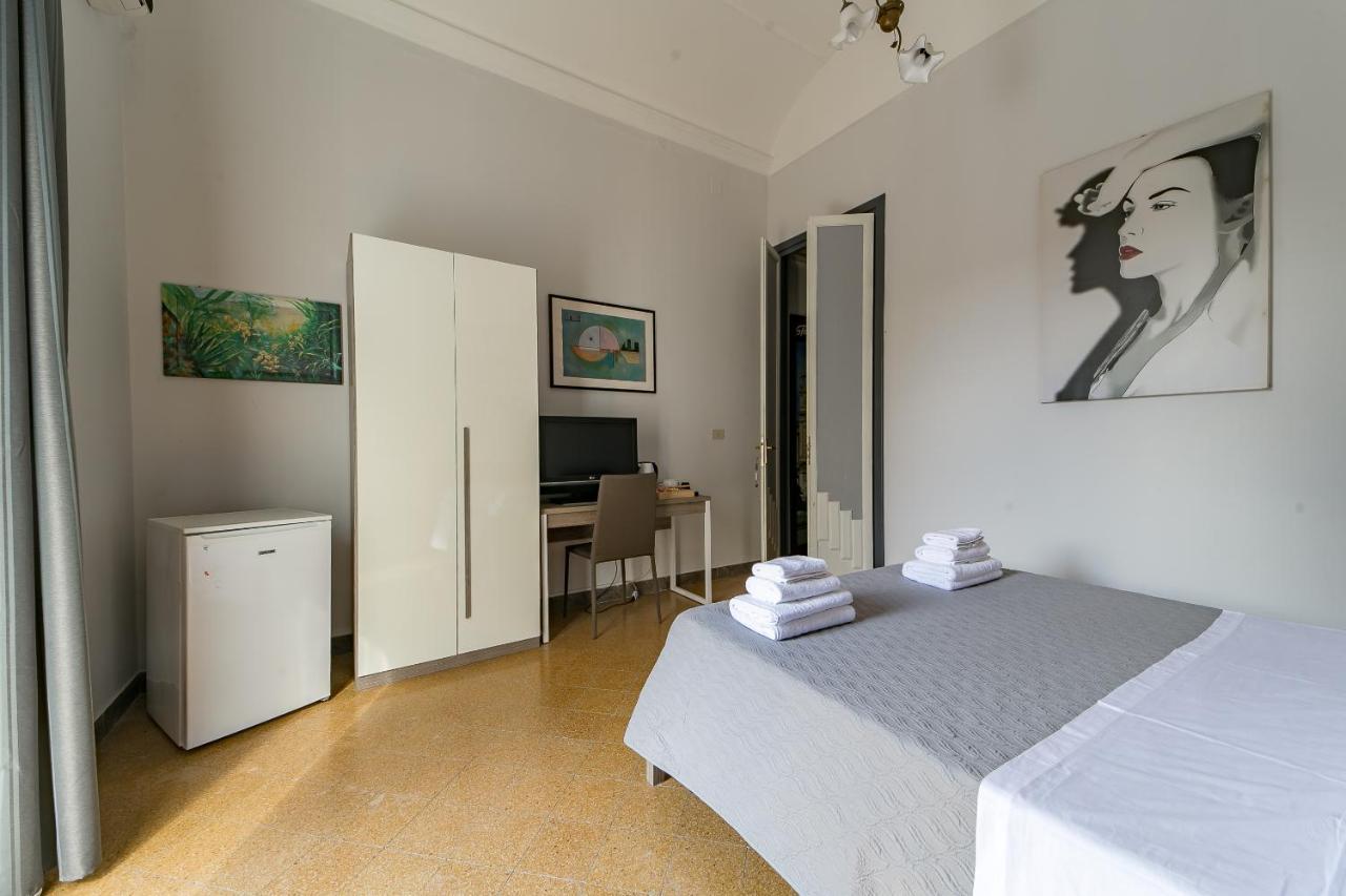 Giachi Friendly Rooms Alla Stazione Palermo Bagian luar foto