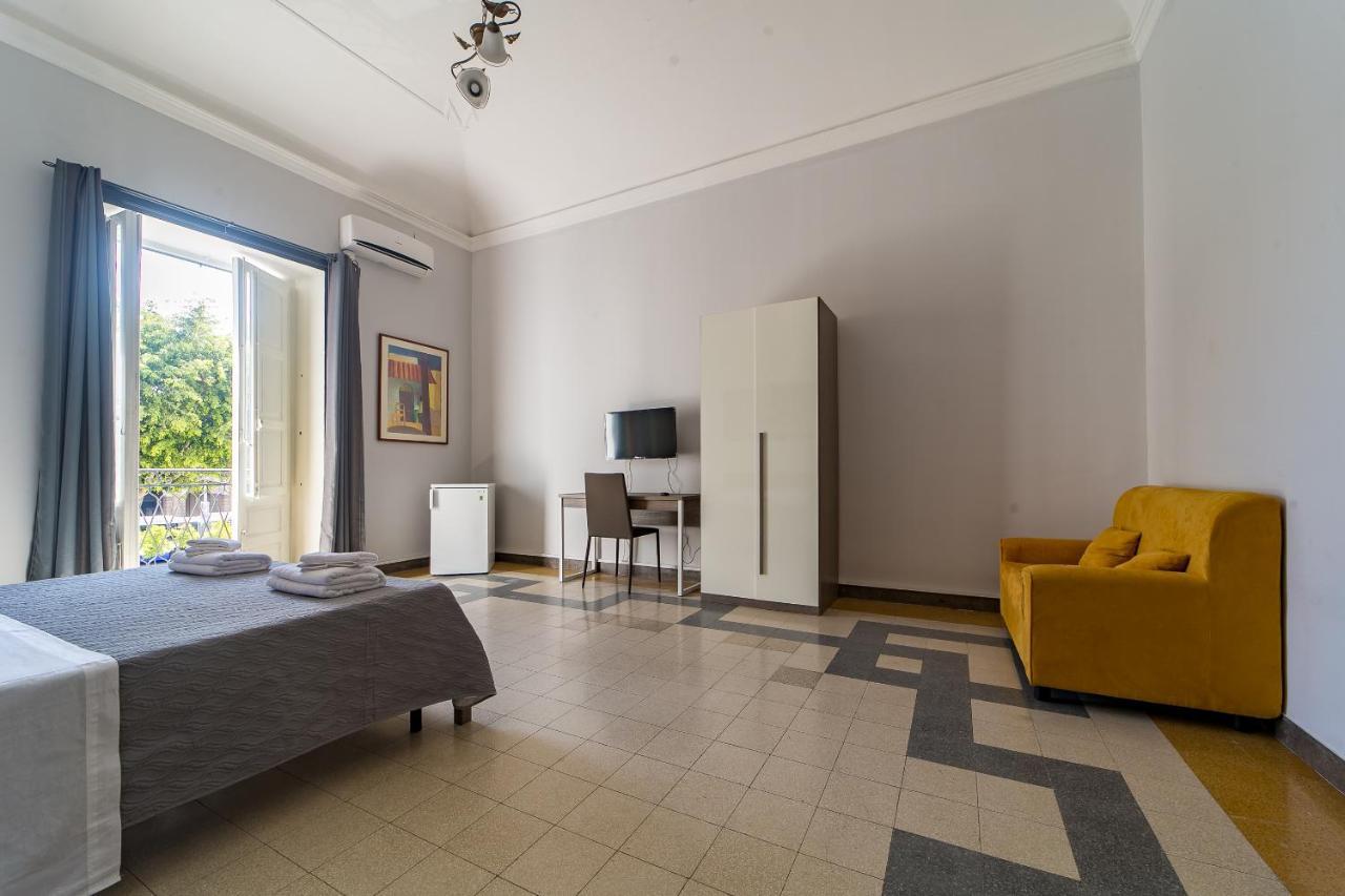 Giachi Friendly Rooms Alla Stazione Palermo Bagian luar foto