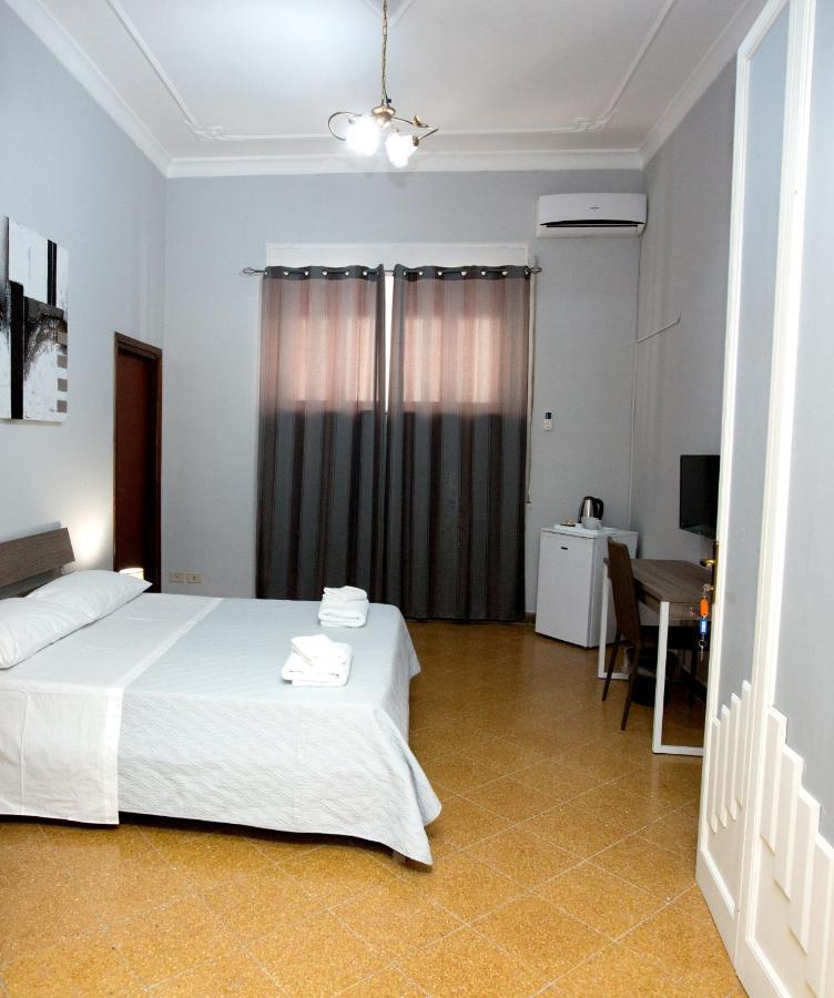 Giachi Friendly Rooms Alla Stazione Palermo Bagian luar foto