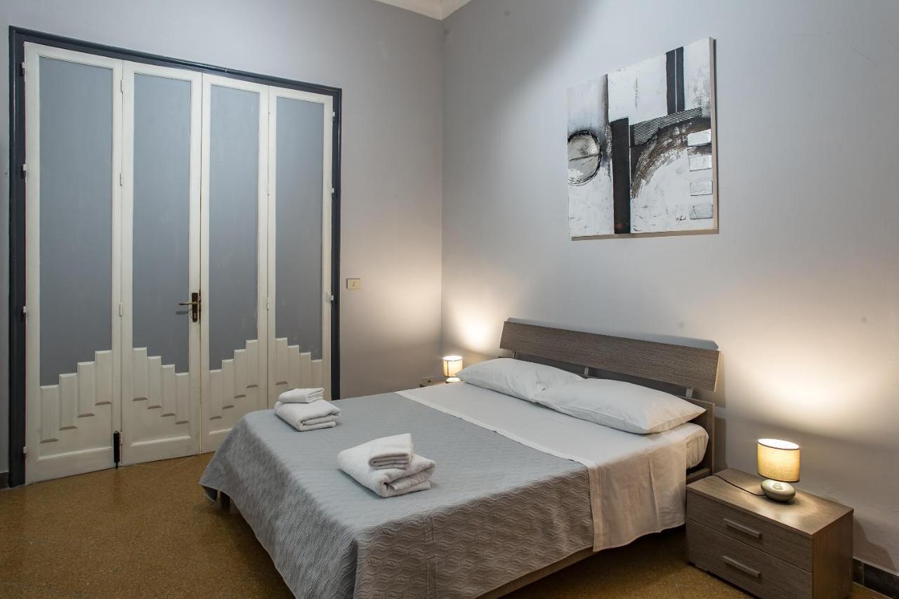 Giachi Friendly Rooms Alla Stazione Palermo Bagian luar foto